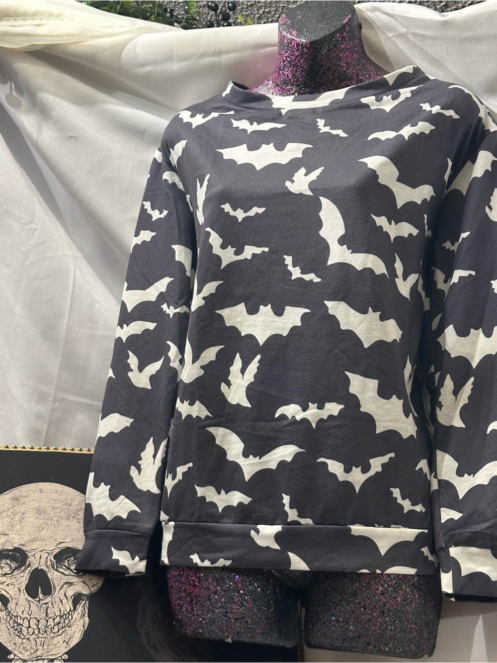 Black Bat-Print Crewneck Sweatshirt - Casual Halloween Pullover